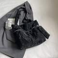 Grand sac cabas noir mat au design plissé élégant avec une mini pochette assortie - Ensemble 2-en-1 Texture Crêpée (Noir) / Noir