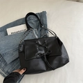Bolso bandolera chic de cuero PU negro con cordones cruzados y detalle de lazo - Negro