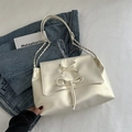 Elegante bolso bandolera blanco crema con detalle de lazo y acabado perlado - Blanco Roto