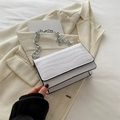 Sac carré chic blanc à motif crocodile avec bandoulière chaîne argentée pour femme - Blanc