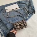 Mini crossbodytas met luipaardprint, bruinzwarte vlekken en een klepsluiting - Khaki Luipaard