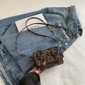 Mini crossbodytas met luipaardprint, vintage gespen en bruine kunstlederen details - Koffie Luipaard