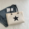 Sac fourre-tout minimaliste en nylon crème avec étoile noire et anses arrondies - Blanc