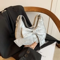 Borsa grigio argento con motivo marmoreo, grande fiocco e tracolla a catena - Argento