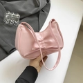 Bolso de hombro rosa con forma de media luna, lazo decorativo y detalles de cuero sintético fruncido - Rosa