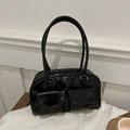 Bolso Boston retro de piel sintética negra brillante con dos bolsillos y asas redondas - Negro