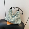 Bolso hobo jacquard geométrico verde y blanco con correa negra ajustable - Verde