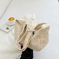 Sac hobo tissé chic en blanc cassé pour femme, idéal pour un usage quotidien - Beige