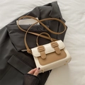 Bolso bandolera elegante en crema y caqui con correa ajustable y detalles dorados - Caqui