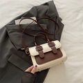 Bolso cuadrado bicolor beige y marrón oscuro con correas de hebilla y asa superior - Marrón