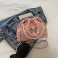 Borsa a tracolla in tela rosa a pois con manico di perle e fiocco metallico - Rosa