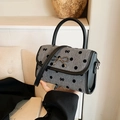 Elegante borsa a tracolla grigia a pois con fiocco in metallo e finiture in pelle - Grigio Pois