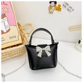 Mini schwarze Umhängetasche für Mädchen mit glänzender silberner Schleife und Kette - Schwarz