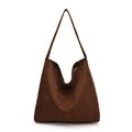 Braune Shopper-Tasche aus Wildlederimitat mit großem Stauraum und breitem Schultergurt - Braun