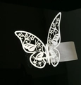 Elegante servilletero de mariposa en papel blanco con patrones florales calados para bodas - Mariposa 3D Flotante (MJK-13)