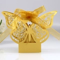 Boîte à bonbons papillon dorée découpée au laser avec un ruban décoratif assorti - Jaune d'Or