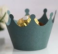 Dark green crown-shaped cupcake wrapper in pearlescent paper for elegant dessert styling - 5cm / Green Star