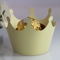 Golden crown laser cut cupcake wrapper in light yellow paper for dessert table decor - 5cm / Platinum