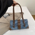 Vintage-Schultertasche aus Jeans mit braunem Lederbesatz und silbernen Nieten-Details - Blau