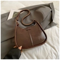 Borsa a sella minimalista marrone scuro in pelle retrò con tracolla regolabile - Caffè senza ciondolo