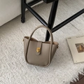 Sac seau en cuir grainé abricot foncé avec fermoir métallique doré et anse ronde - Kaki (Sans Pendentif)