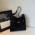 Bolso hobo minimalista de ante negro de gran capacidad con detalle de hebilla dorada - Negro