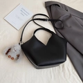 Sac seau rétro en cuir noir avec texture litchi et charmant pendentif lapin mignon - Noir avec pendentif