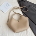 Sac seau chic en cuir kaki avec bandoulière réglable et ouverture en V élégante - Blanc Crème (Sans Pendentif)