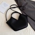 Sac seau noir en cuir grainé avec ouverture en V et bandoulière réglable amovible - Noir sans Pendentif