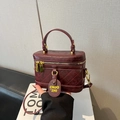 Vintage burgundy faux leather box bag with quilted details and gold hardware - Red (No Pendant)