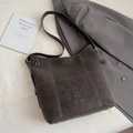 Borsa tote vintage marrone scuro opaco con cuciture bianche e lettere a rilievo - Senza Ciondolo / Ebano