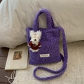 Detalle de bolso tote de pelo sintético morado con colgante de perro y textura suave - Púrpura (Con Colgante)