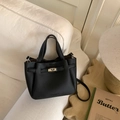 Sac seau noir en cuir grainé avec fermoir rotatif en métal et bandoulière réglable - Noir sans Pendentif