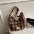 Borsa tote vintage a quadri marroni e rossi con etichetta per il pendolarismo quotidiano - caffè