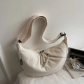 Borsa a tracolla a mezzaluna color crema in nylon con tiranti intrecciati e fascia larga - Bianco Sporco