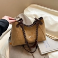 Sac cabas vintage en daim marron avec anses tressées et lettrage brodé blanc élégant - Kaki