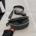 Graue Brusttasche im Hahnentrittmuster mit Metallkette und gemustertem Gurt - Schwarz