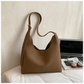 Bolso hobo minimalista marrón con textura de grano para oficina y uso diario - Marrón