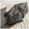 Sac bandoulière tendance en cuir grainé noir avec élégant fermoir rotatif doré et lanière - Sans Pendentif / Noir
