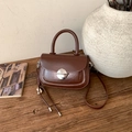Bolso de montura marrón oscuro brillante con hebilla redonda plateada y asa retro - Sin colgante / Marrón