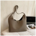 Bolso tote minimalista color topo en cuero texturizado para el uso diario y oficina - Gris