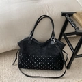 Grande borsa tote nera a pois bianchi con ricamo Moon Shar K e tracolla elegante - Nero senza Ciondolo