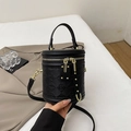 Borsa a secchiello vintage nera con motivo a rombi e dettagli in metallo dorato - Nero