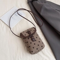 Schicke kaffeebraune Handytasche aus Cord mit dunklen Punkten und Knebelverschluss - Khaki Punktiert