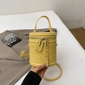 Borsa a secchiello gialla in pelle trapuntata con manico e motivo a orsetto - Giallo
