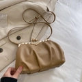 Borsa a nuvola plissettata kaki con chiusura a fiore dorato e tracolla sottile - Cachi