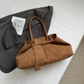 Grande borsa tote marrone in ecopelle opaca con tracolla dal design vintage - Cachi Grande
