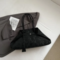 Borsa tote nera opaca minimalista con struttura piegata e fibbia in argento - Nero Grande
