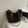 Borsa tote in denim nero lavato retrò con manici in corda marrone e nappe alla moda - Nero