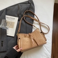 Retro brown suede crossbody bag with side pockets and adjustable strap for daily use - Beige (No Pendant)